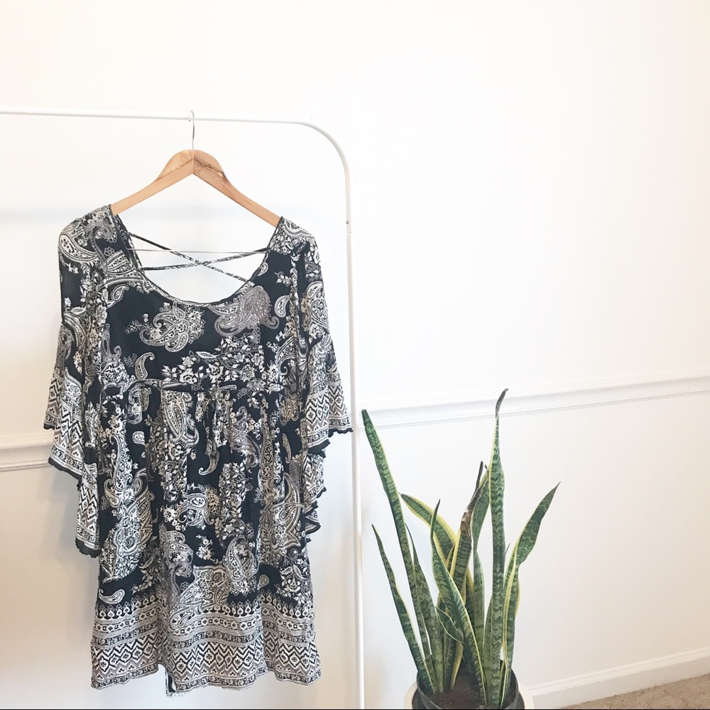 🚌 Altar’d State | black white bell sleeve dress S